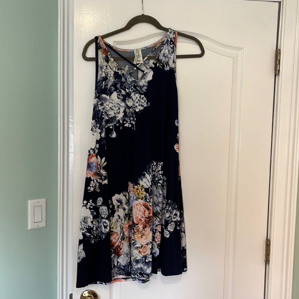 Beautiful Bella mie floral dress size medium- perfect condition